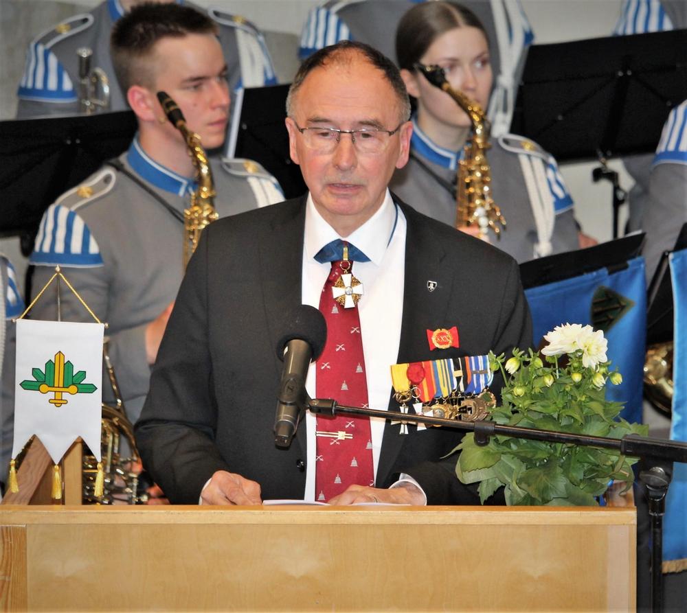 Kansanedustaja, kenr.maj. evp. Pekka Toveri ja NATO Akateemisen